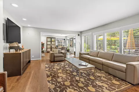 Living - 4049 Michelline Ln, Northbrook, IL 60062 photo 3 of 4