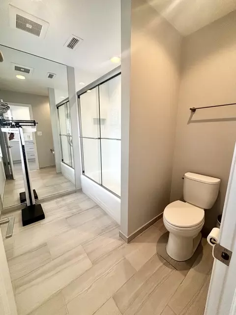 Bath - 4049 Michelline Ln, Northbrook, IL 60062 photo 7 of 8