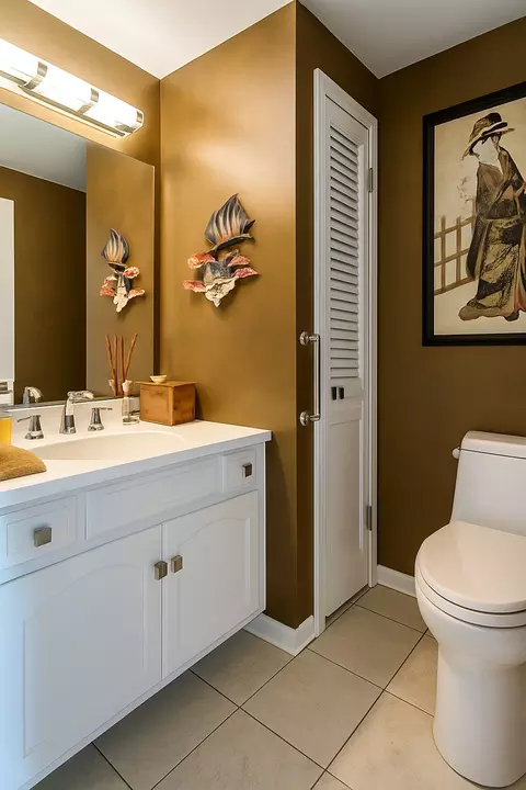 Bath - 4049 Michelline Ln, Northbrook, IL 60062 photo 1 of 8