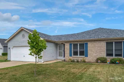 906 Whitetail Ln, Sandwich, IL 60548