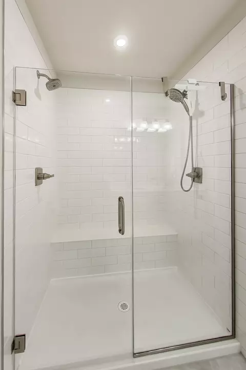 Bath - 205 Dawson Dr, Mount Prospect, IL 60056 photo 3 of 4