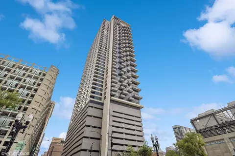 235 W Van Buren St #1407, Chicago, IL 60607