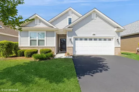 1029 Carolina Ct, Pingree Grove, IL 60140