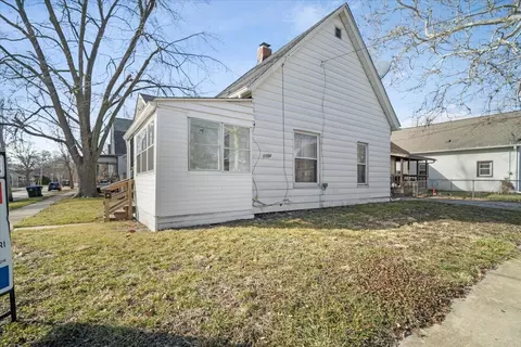 Exterior - 1102 N Lee St, Bloomington, IL 61701 photo 1 of 5