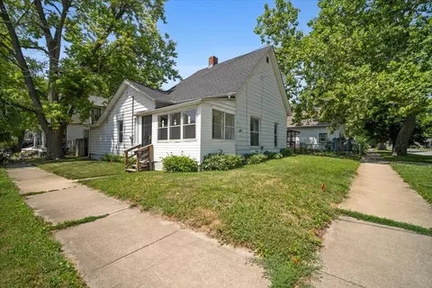 Exterior - 1102 N Lee St, Bloomington, IL 61701 photo 5 of 5