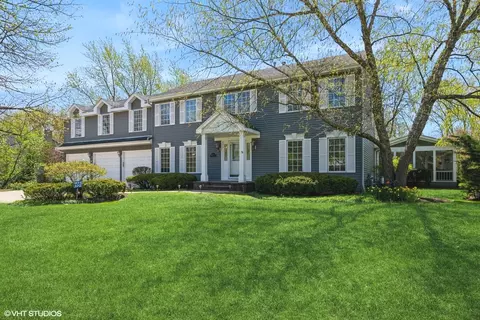 1485 Lexington Rd, Green Oaks, IL 60048