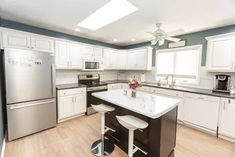 Kitchen - 802 N Main St, Eureka, IL 61530 photo 6 of 7