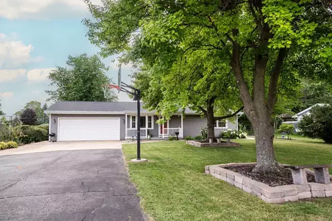 Exterior - 802 N Main St, Eureka, IL 61530 photo 3 of 16