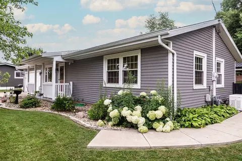 Exterior - 802 N Main St, Eureka, IL 61530 photo 6 of 16