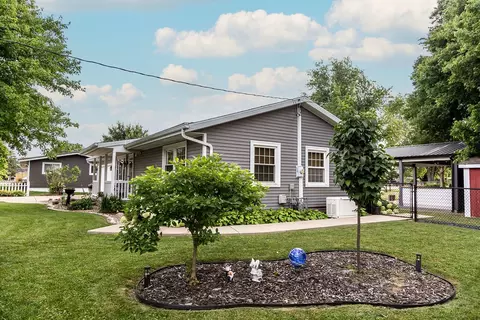Exterior - 802 N Main St, Eureka, IL 61530 photo 7 of 16