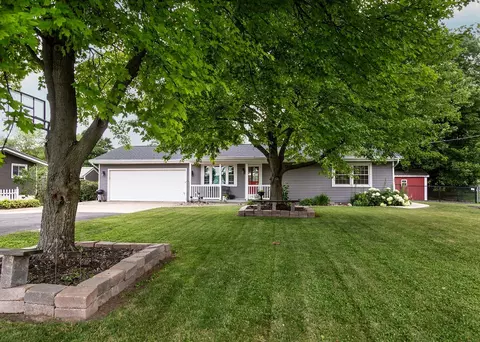 802 N Main St, Eureka, IL 61530