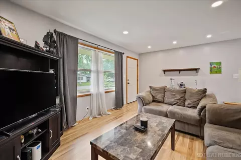 Living - 508 E Park St, Plano, IL 60545 photo 1 of 1