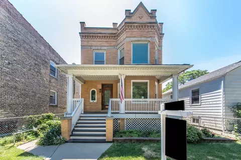 3029 N Haussen Ct, Chicago, IL 60618