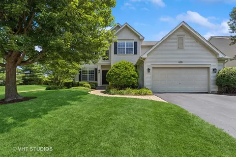205 Meadowlark Cir, Lindenhurst, IL 60046