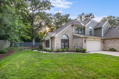 2728 Burton Ct, Westchester, IL 60154