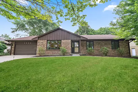 1622 Pickwick Ln, Dekalb, IL 60115