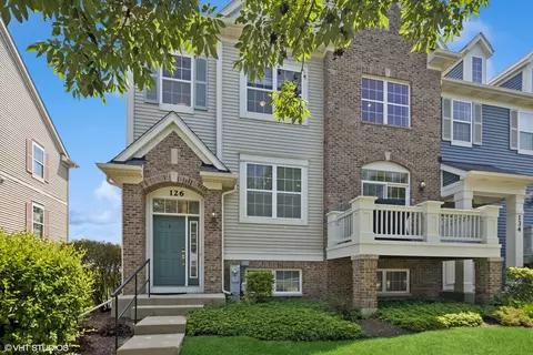126 Goldenhill St, Carol Stream, IL 60188