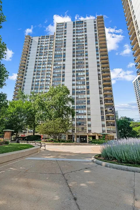 1360 N Sandburg Ter #2301, Chicago, IL 60610