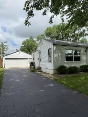 324 Elmwood Ln, Antioch, IL 60002
