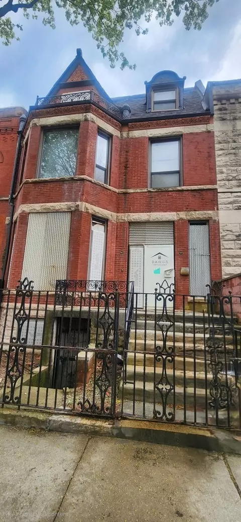 3143 S Giles Ave, Chicago, IL 60616
