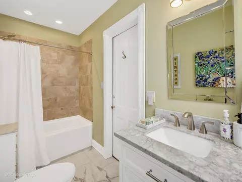 Bath - 442 Du Page St, Elgin, IL 60120 photo 1 of 2
