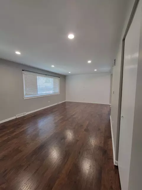 Living - 841 Valley Stream Dr #A, Wheeling, IL 60090 photo 2 of 2