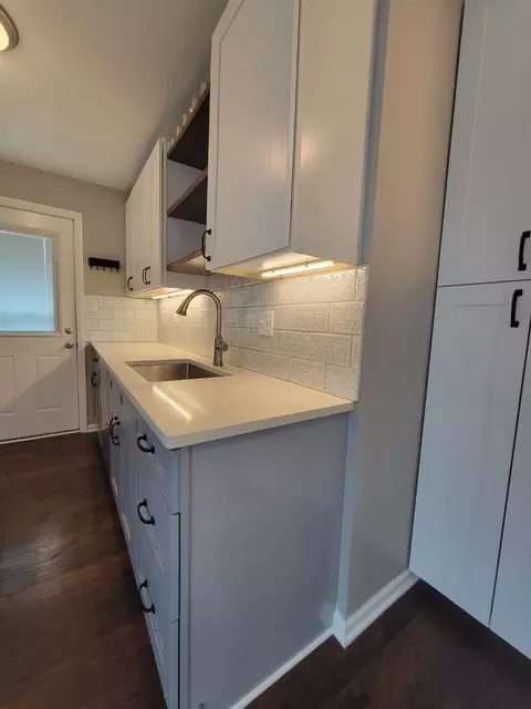 Kitchen - 841 Valley Stream Dr #A, Wheeling, IL 60090 photo 3 of 3