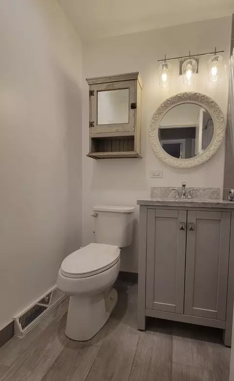 Bath - 841 Valley Stream Dr #A, Wheeling, IL 60090 photo 3 of 3