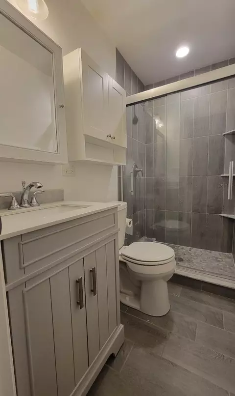 Bath - 841 Valley Stream Dr #A, Wheeling, IL 60090 photo 1 of 3