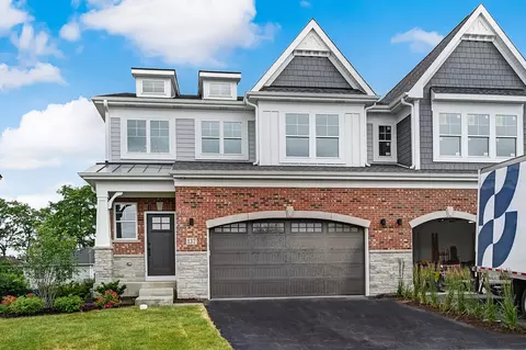 137 Harding Ct, Glen Ellyn, IL 60137