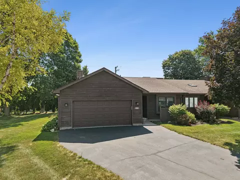 225 Mattek Ct, Dekalb, IL 60115