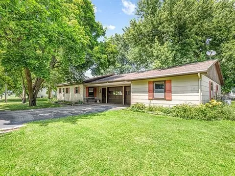 308 E Washington St, Durand, IL 61024 photo 2