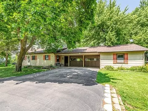 308 E Washington St, Durand, IL 61024