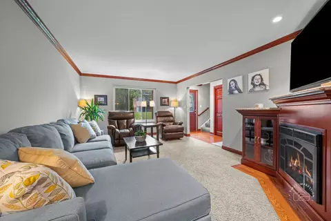 502 Burning Tree Ln, Naperville, IL 60563 photo 2