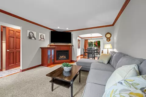 502 Burning Tree Ln, Naperville, IL 60563 photo 3