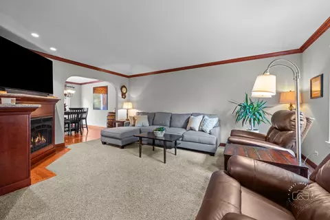 502 Burning Tree Ln, Naperville, IL 60563 photo 4