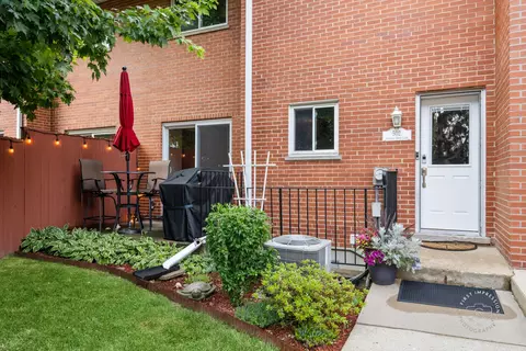 502 Burning Tree Ln, Naperville, IL 60563