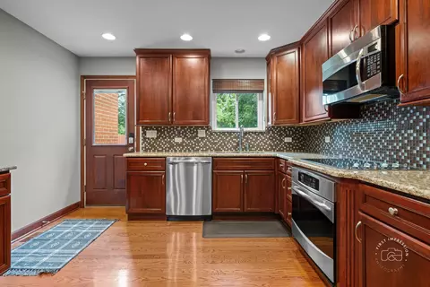 502 Burning Tree Ln, Naperville, IL 60563 photo 9
