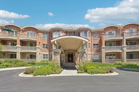 940 Augusta Way #315, Highland Park, IL 60035