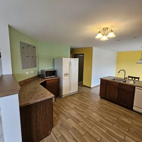 Kitchen - 1451 Pondview Dr, Belvidere, IL 61008 photo 1 of 2