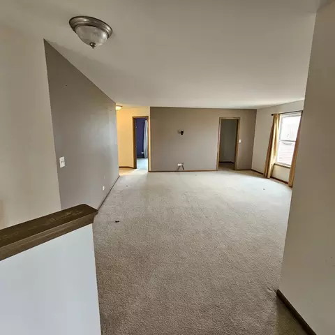 Living - 1451 Pondview Dr, Belvidere, IL 61008 photo 4 of 7