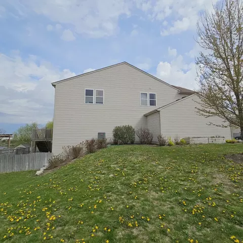Exterior - 1451 Pondview Dr, Belvidere, IL 61008 photo 7 of 7