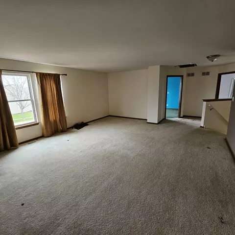 Living - 1451 Pondview Dr, Belvidere, IL 61008 photo 5 of 7