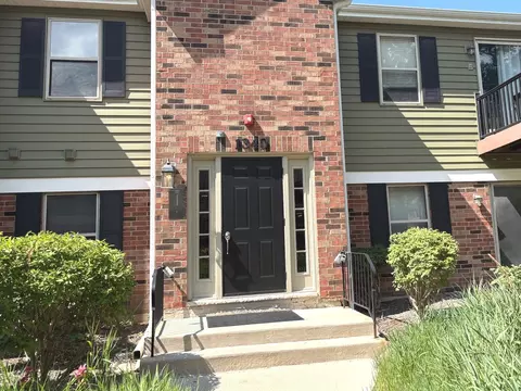 1340 Mc Dowell Rd #104, Naperville, IL 60563