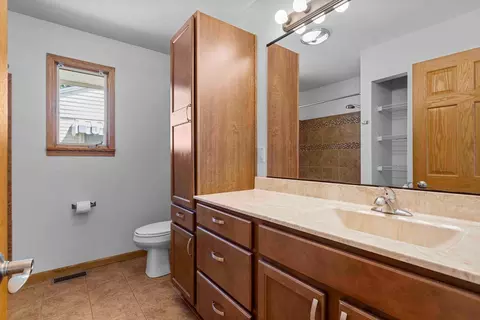 Bath - 1014 Francis Dr, Champaign, IL 61821 photo 1 of 3