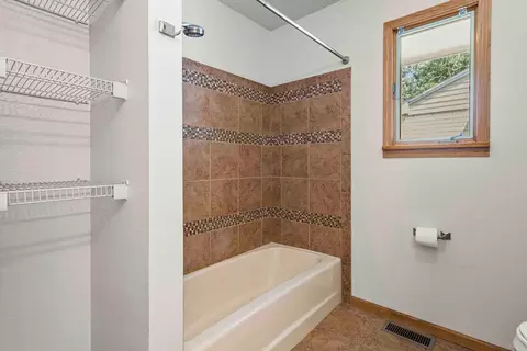 Bath - 1014 Francis Dr, Champaign, IL 61821 photo 2 of 3
