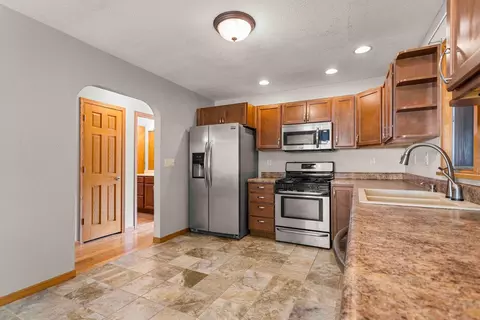 Kitchen - 1014 Francis Dr, Champaign, IL 61821 photo 2 of 5