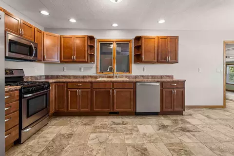 Kitchen - 1014 Francis Dr, Champaign, IL 61821 photo 1 of 5