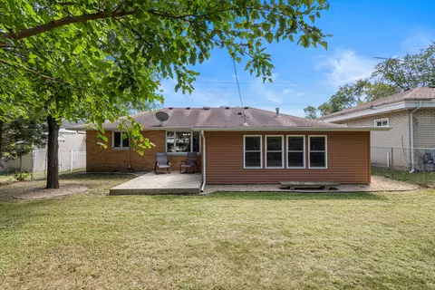 Exterior - 1014 Francis Dr, Champaign, IL 61821 photo 2 of 6