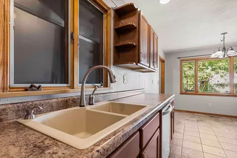 Kitchen - 1014 Francis Dr, Champaign, IL 61821 photo 4 of 5